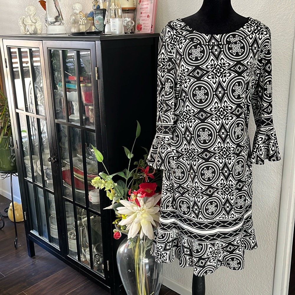 Bcbg Maxazria size large beautiful throw on dress great for work and fun! New